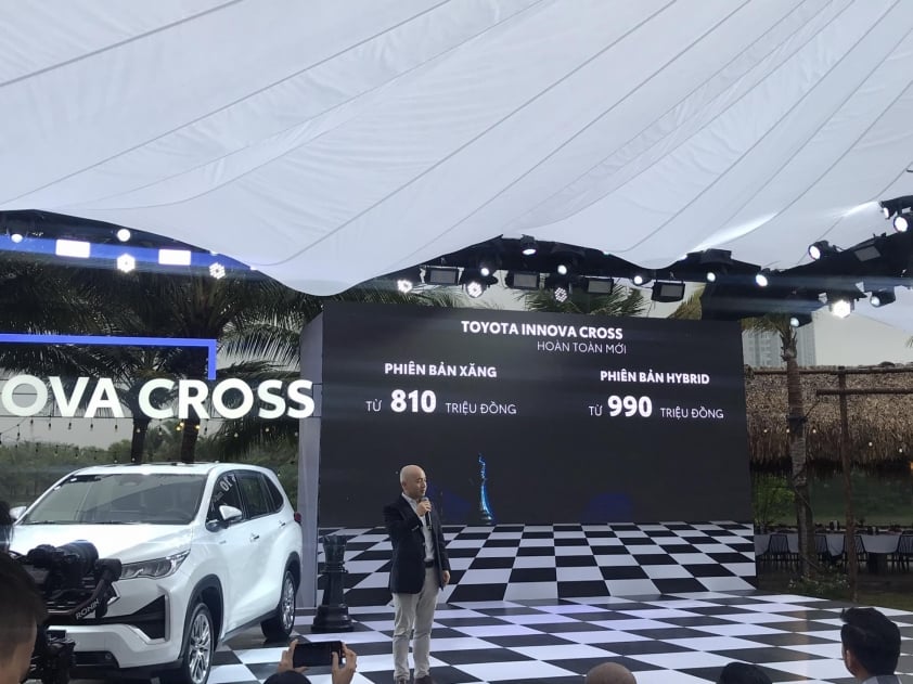 Toyota Innova Cross thế hệ mới ra mắt: Lột xác ngoạn mục, giá bán từ 929 triệu đồng 340420